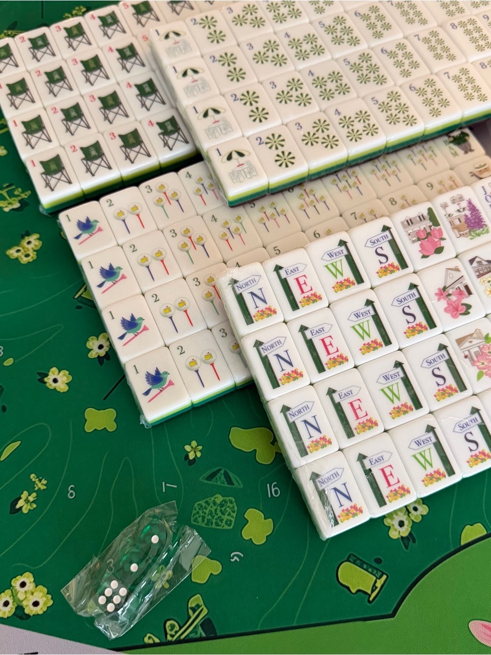 Mahjong Set with Mat, Tiles, cards and dice - Picture 2 of 16